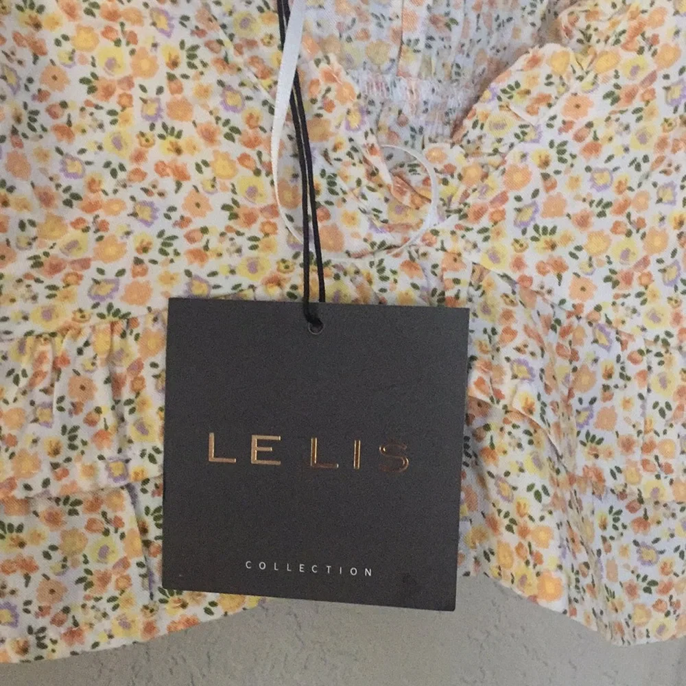 LE LIS Spaghetti Strap Flower Ruffle V Top - Picture 3 of 5